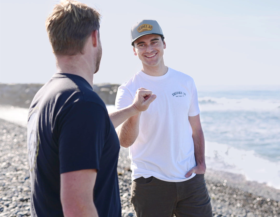 Two guys talking about surfing